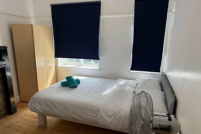 Rahal Hackney |  Double Room Shared washroom