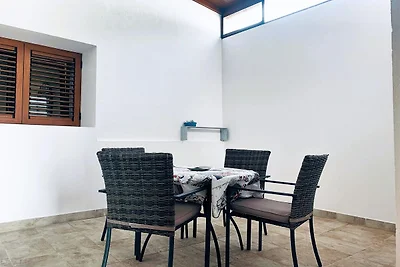 Höhlenwohnung mit Terrasse