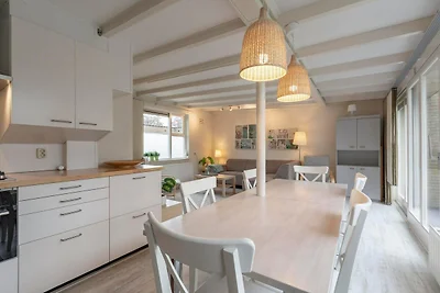 Bungalow in Sint Maartenszee am Strand