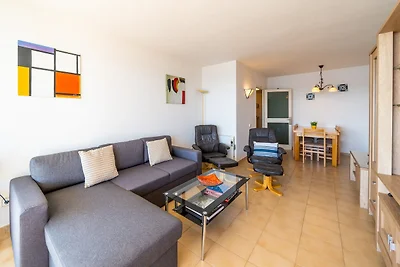 Appartamento fronte mare con accesso alla...
