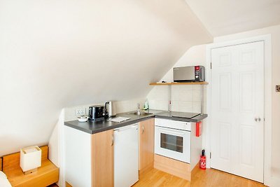 Simplistic Apartment in London near Buckingha...