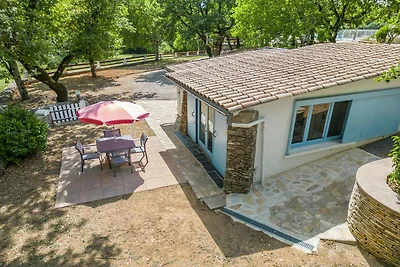 Cottage mit Flussblick, Uzer