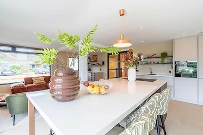 Luxuriöse und attraktive Familienvilla für 8...