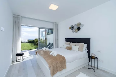 Elegant 2-Bed Apartment | Alcazaba Lagoon...