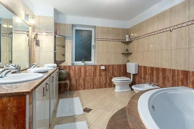 Apartament wakacyjny z 4 sypialniami