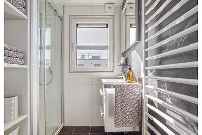 Helle Basis mit Zugang zur Küste