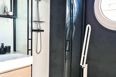 Lussuosa casa sull'acqua per 4 persone.