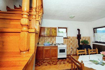 Geräumiges Ferienhaus in Lovinac in Seenähe