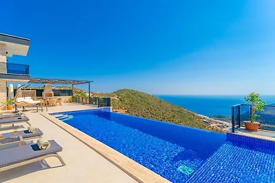 Villa in Kalkan mit Schwimmbecken