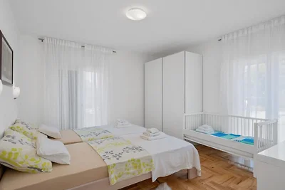 Two Bedroom Apartment With Terrace And Sea Vi...