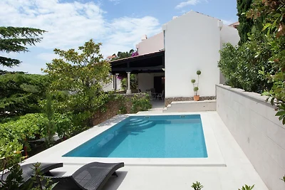 Pittoresca villa con piscina privata in...