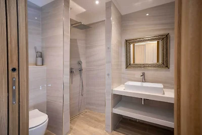 Klimatisierte Villa – 8 Schlafzimmer/17 Perso...