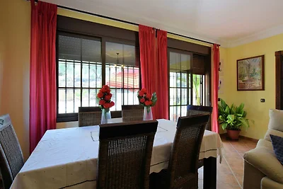 Villa moderna a Villanueva del Trabuco con...