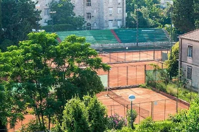 Feel Good Apartment - Two-Bedroom Apartment w...