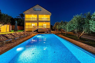 Ferienvillen mit Pool in Kakma