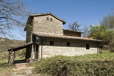 Elegante villa in pietra con piscina