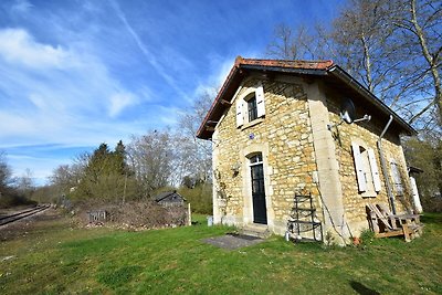 Gezellig vakantiehuis in Montaron met tuin