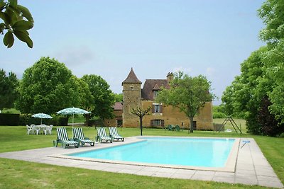 Vintage-Ferienhaus in Besse mit Swimmingpool