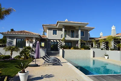Villa moderna con piscina vicino a Carvoeiro