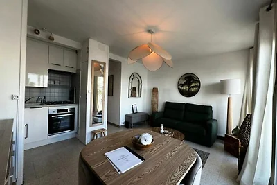 Wohnung in Grau du Roi mit Meerblick