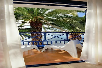 Modernes Apartment in Arrecife mit Terrasse
