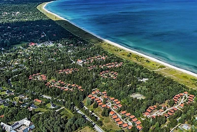 8 persone casa in un parco vacanze a...