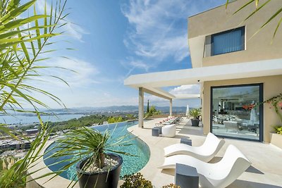 Premium-Villa mit Infinity-Pool