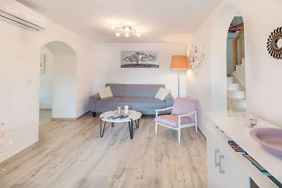 Four Bedroom Holiday Home with Sea View