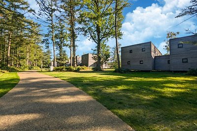 Huis aan het meer in de natuur van Belvilla