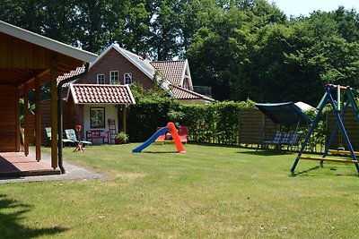 Vakantiehuis in Lindern met tuin