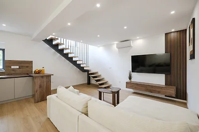Elegante Villa mit Whirlpool in Sukošan