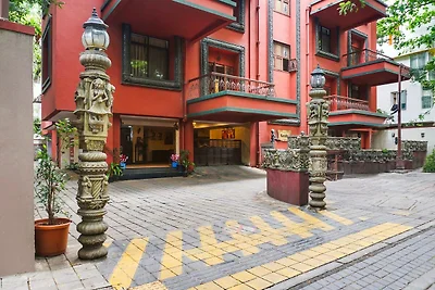 Super casa a schiera Oak Prabhat Road