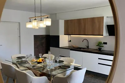 Luxury Apartment Ivo  with Jacuzzi near the b...