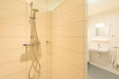 Strohgedeckte Villa mit 2 Bädern, 1,5 km vom...