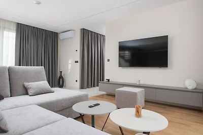 Luxuriöse Villa mit Meerblick und Whirlpool