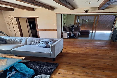 Maison en pierre avec piscine et jardin