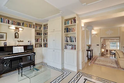 Einladende Villa in Lanzo d "Intelvi mit Bibl...