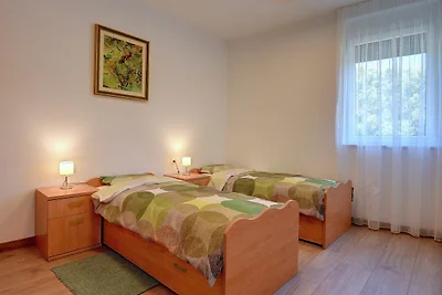 Modernes Apartment mit großer überdachter...