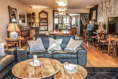 Geräumiges Ferienhaus in Vresse-sur-Semois mi...