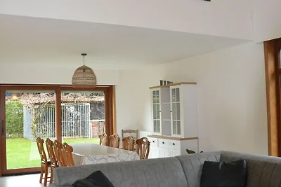 Villa in Puivelde mit Terrasse