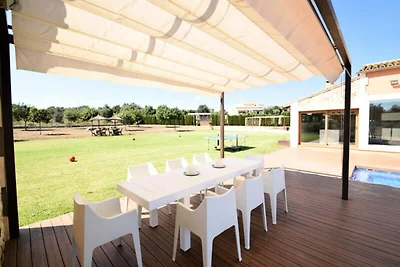 Villa in Muro met zwembad en jacuzzi