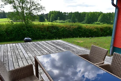 Vakantiehuis met groot terras aan het water