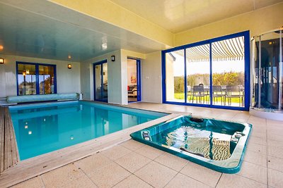 Villa con piscina coperta, jacuzzi, sauna