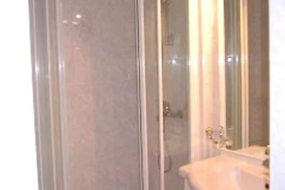 Studio für 4 Personen, Center Station