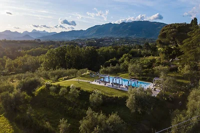 Villa mit 10 Schlafzimmern und Pool in Lucca