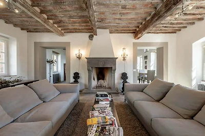 Palazzo vicino a Lucca con piscina infinita