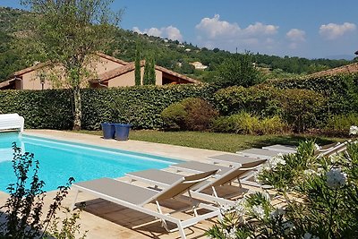 Moderne Villa in der Ardèche mit Schwimmbad