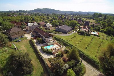 Ferienhaus mit Pool am Flussufer in...