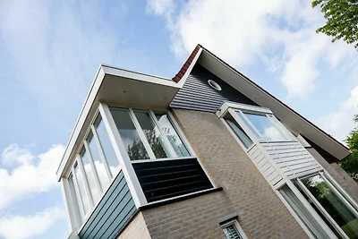 Geräumiges Ferienhaus mit privatem Bootssteg