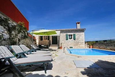 Villa in Tinjan met zwembad